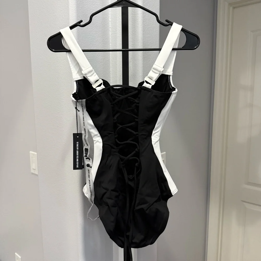 TA3 Lifty Contour Black And White One Piece Reg/Long Shapewear Swimsuit XS D/DD - Picture 7 of 8